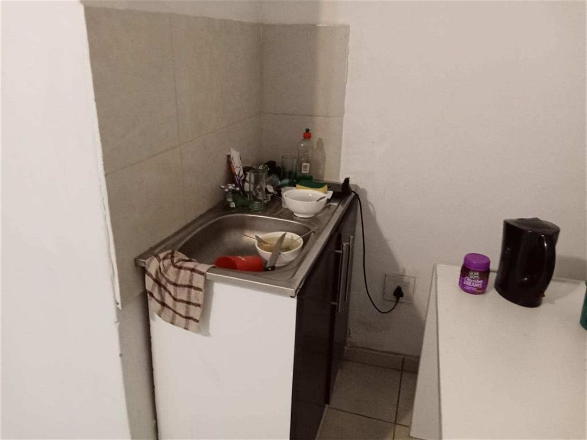 Kitchen of property in Ilitha Park