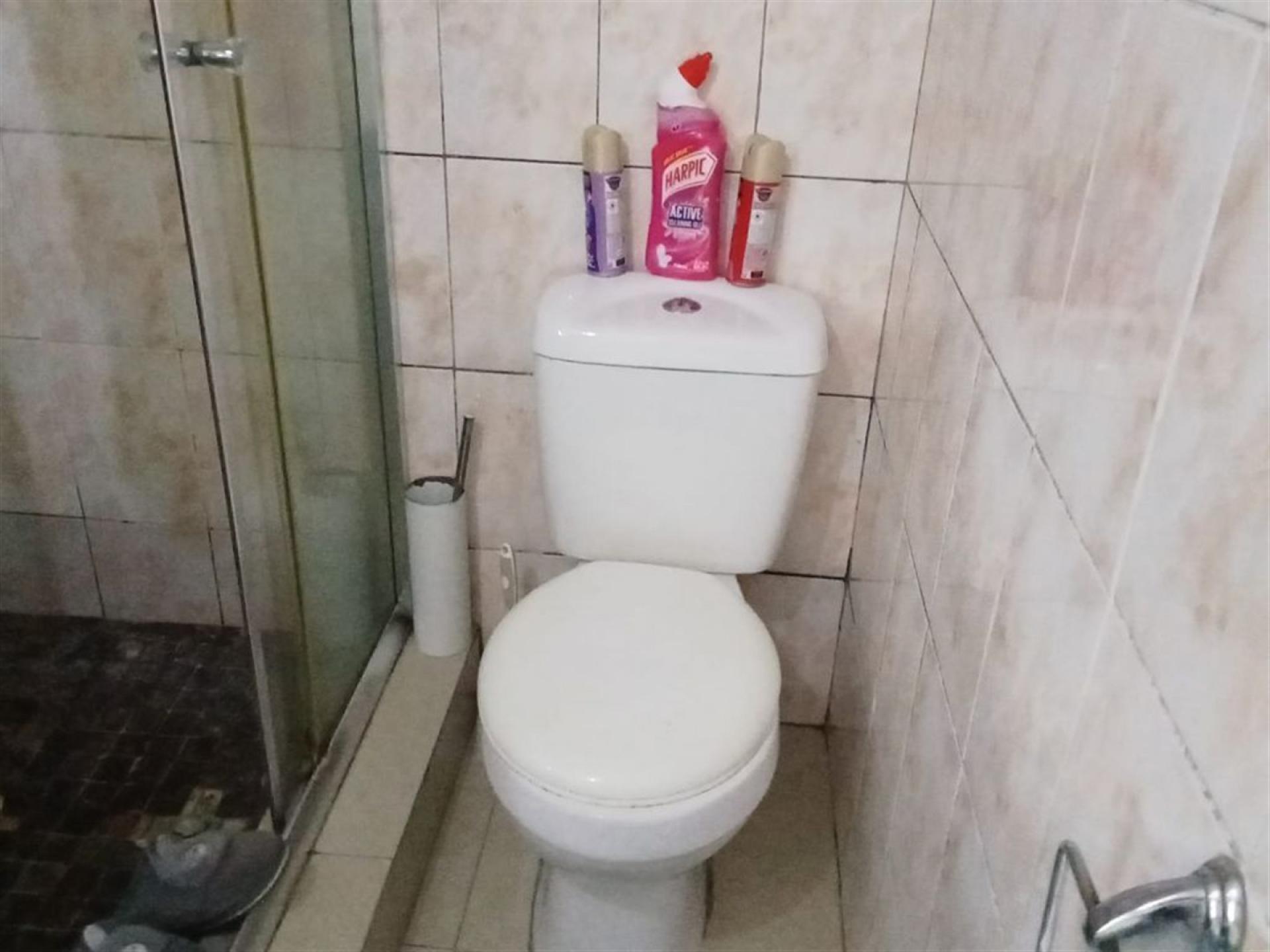 Bathroom 1 of property in Ilitha Park
