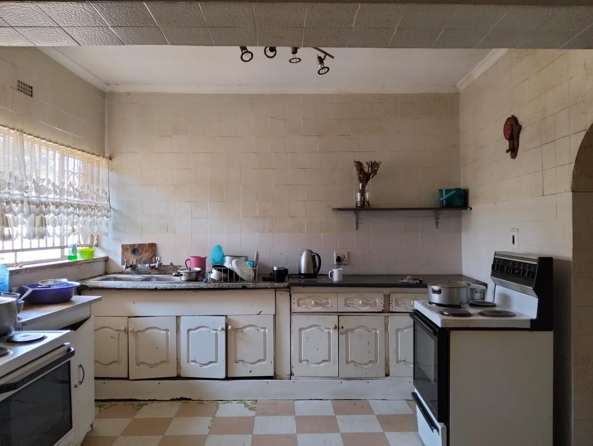 Kitchen of property in Townsview