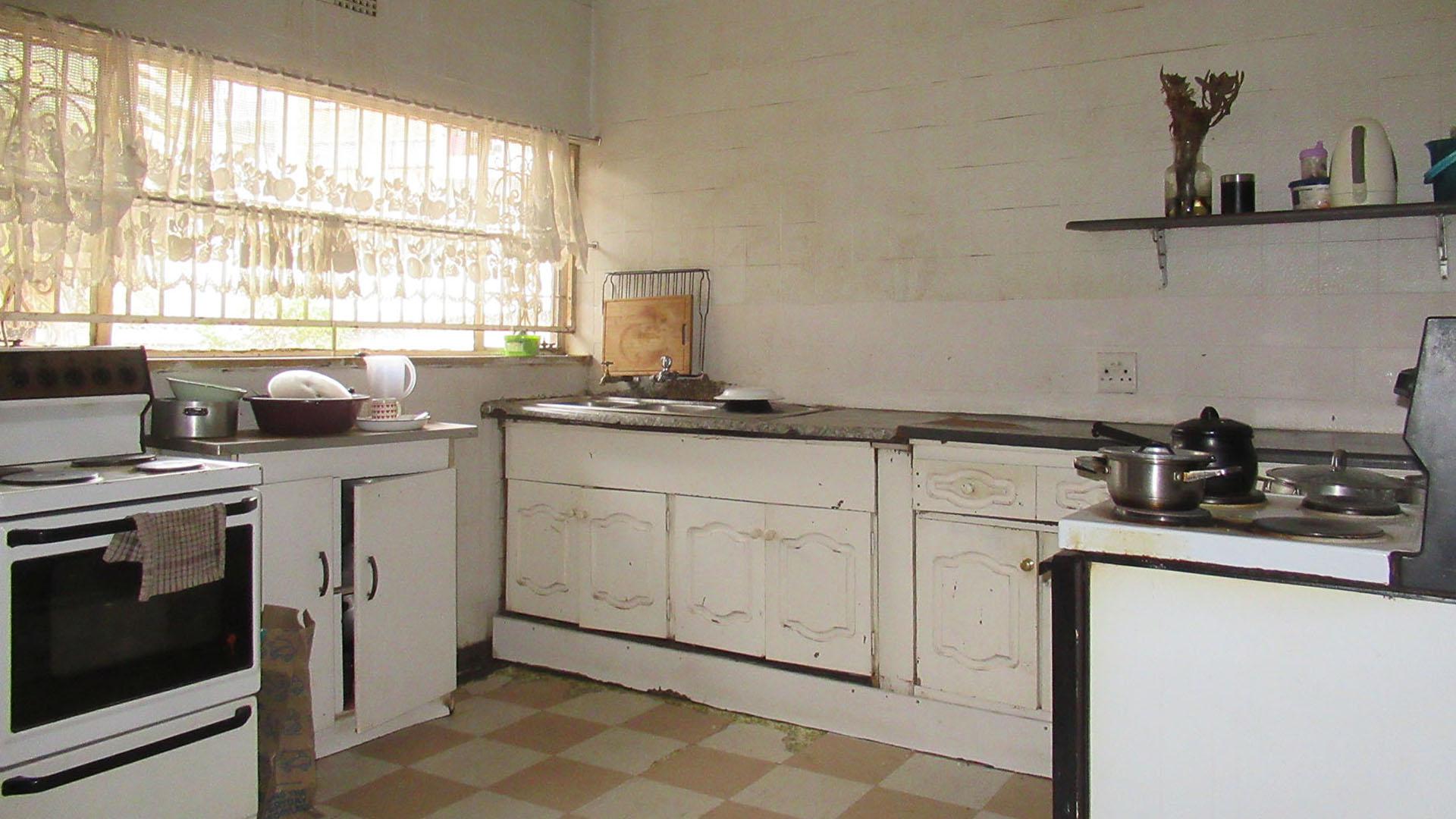 Kitchen - 21 square meters of property in Townsview