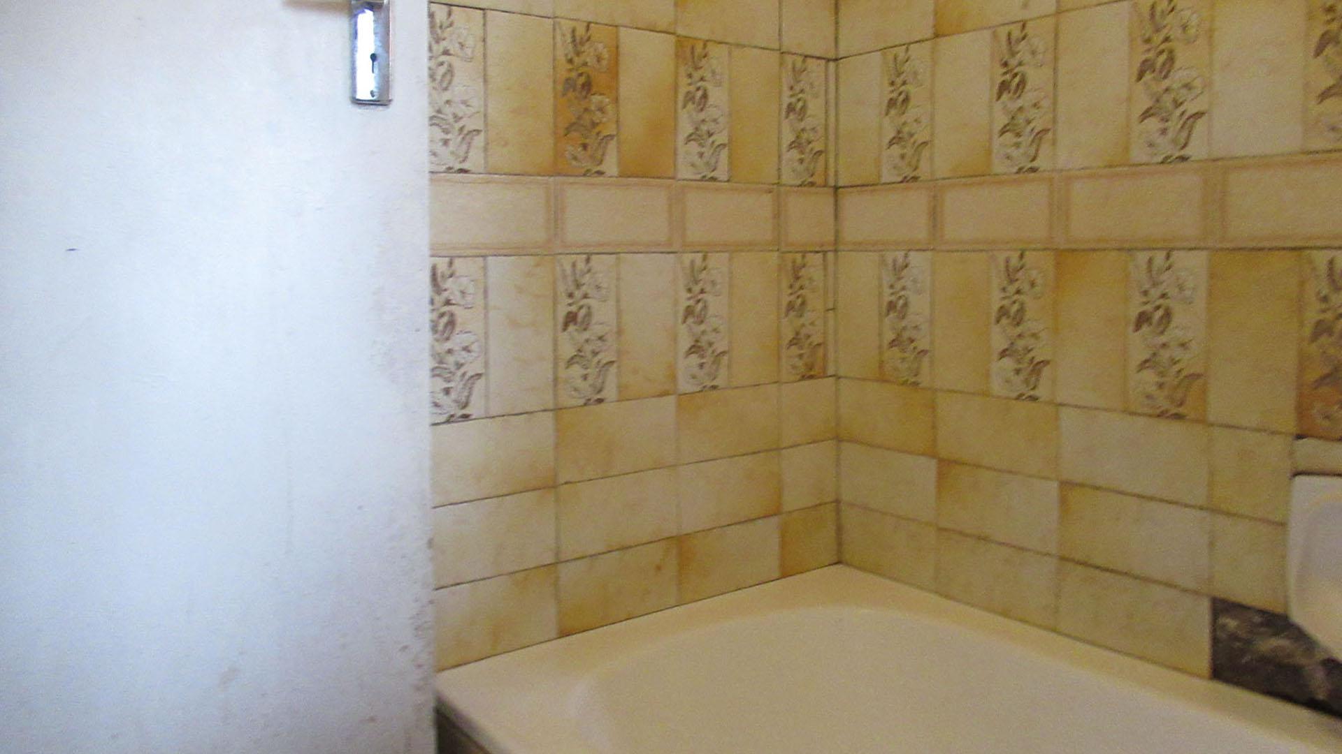 Bathroom 1 - 3 square meters of property in Townsview