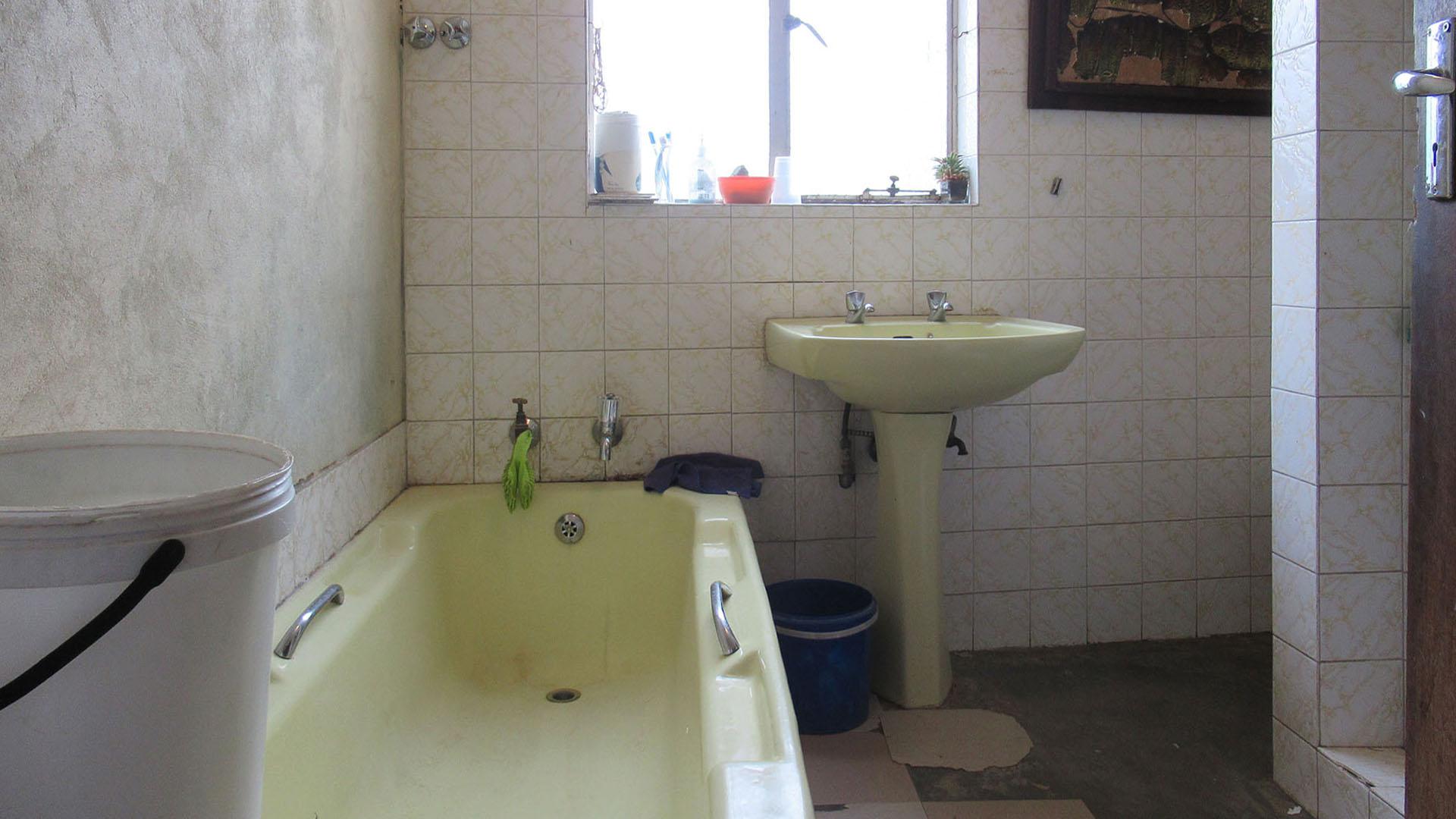 Bathroom 3+ - 5 square meters of property in Townsview