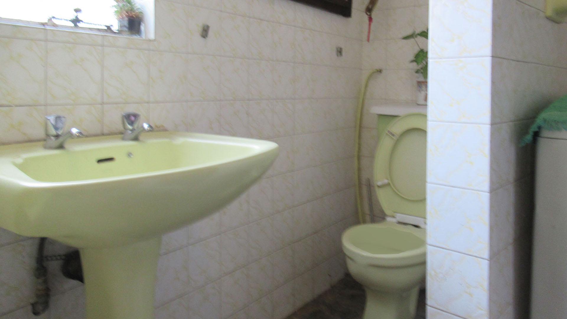 Bathroom 3+ - 5 square meters of property in Townsview