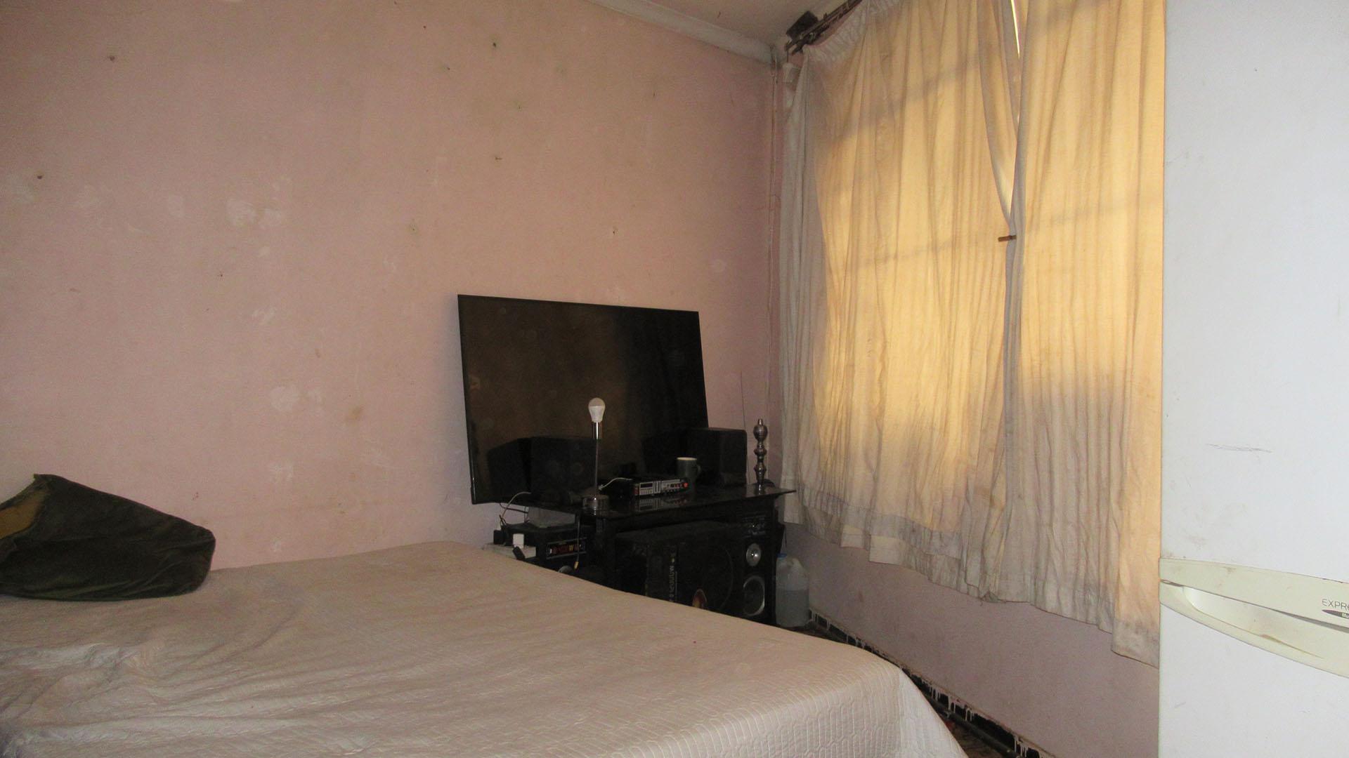 Bed Room 1 - 9 square meters of property in Townsview