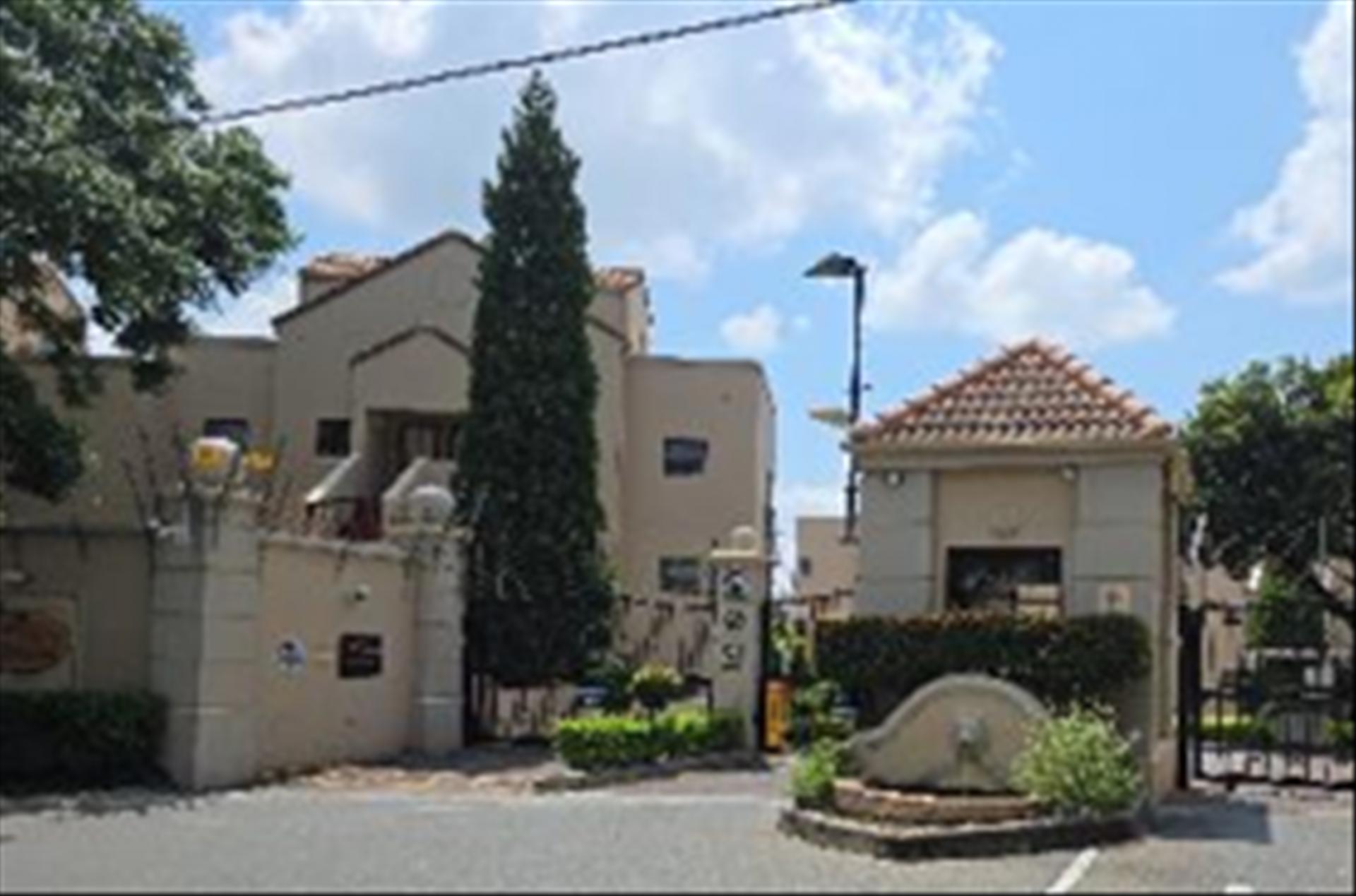 Front View of property in Paulshof