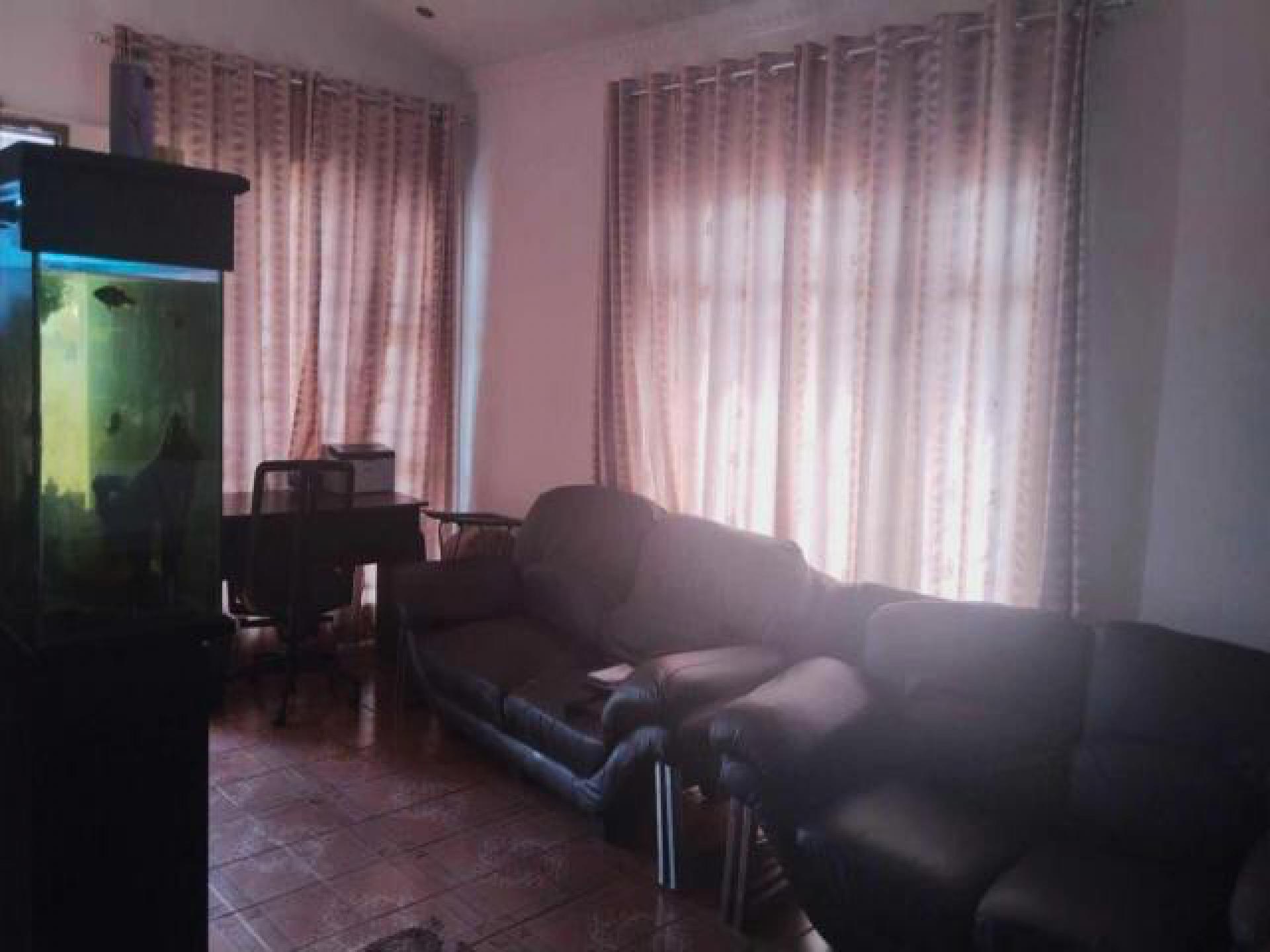 Lounges - 17 square meters of property in Lenasia