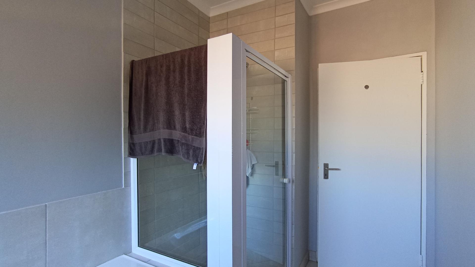 Bathroom 1 - 7 square meters of property in Florida