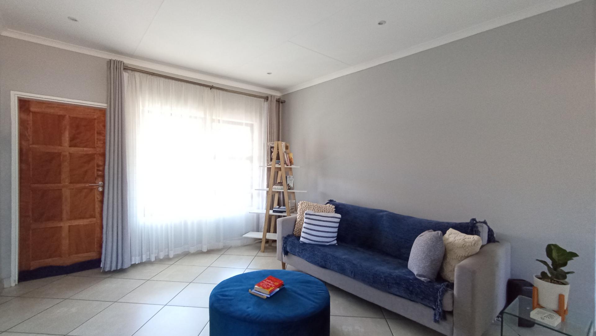 Lounges - 20 square meters of property in Florida