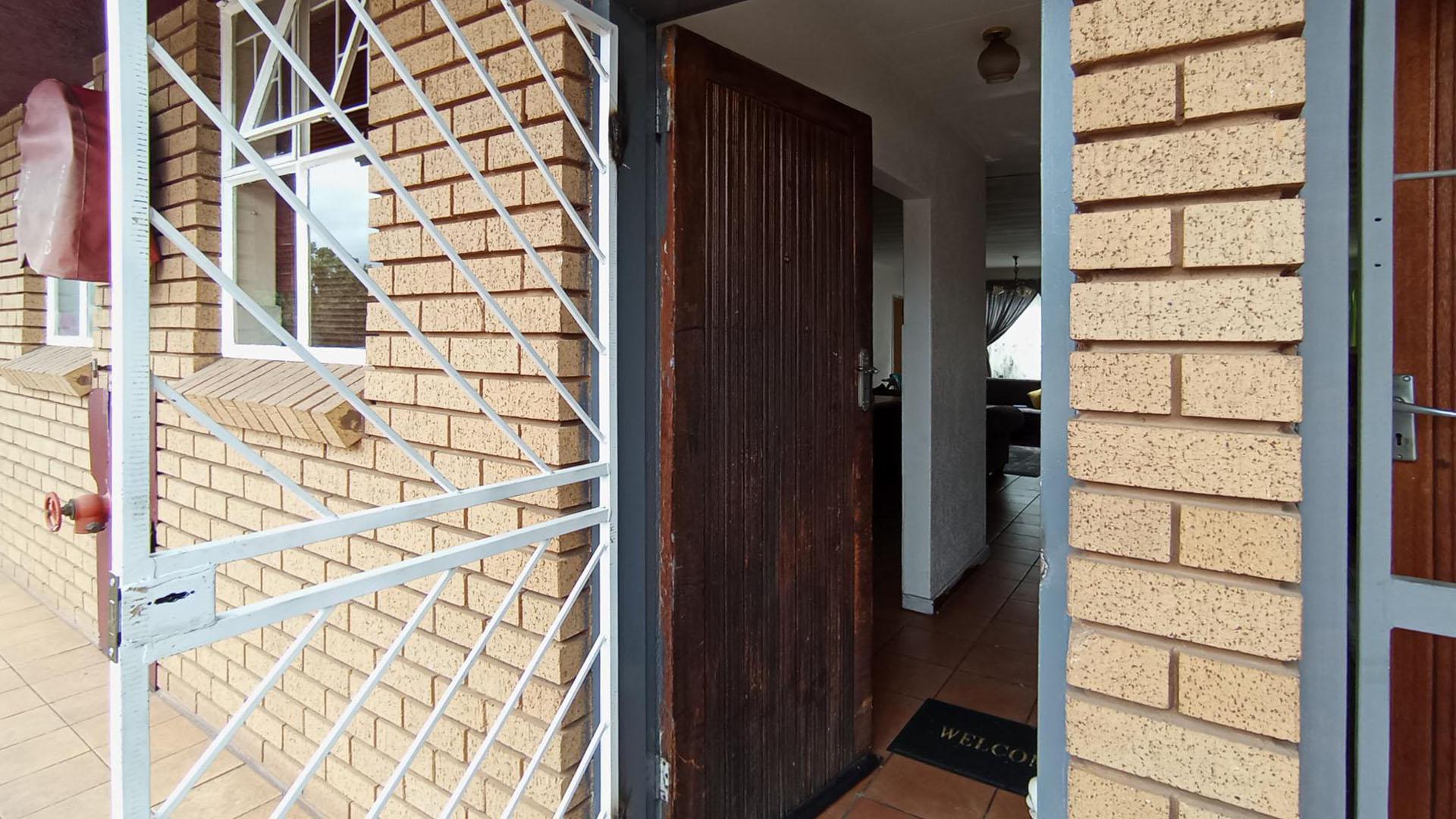 Front View of property in Pretoria Gardens