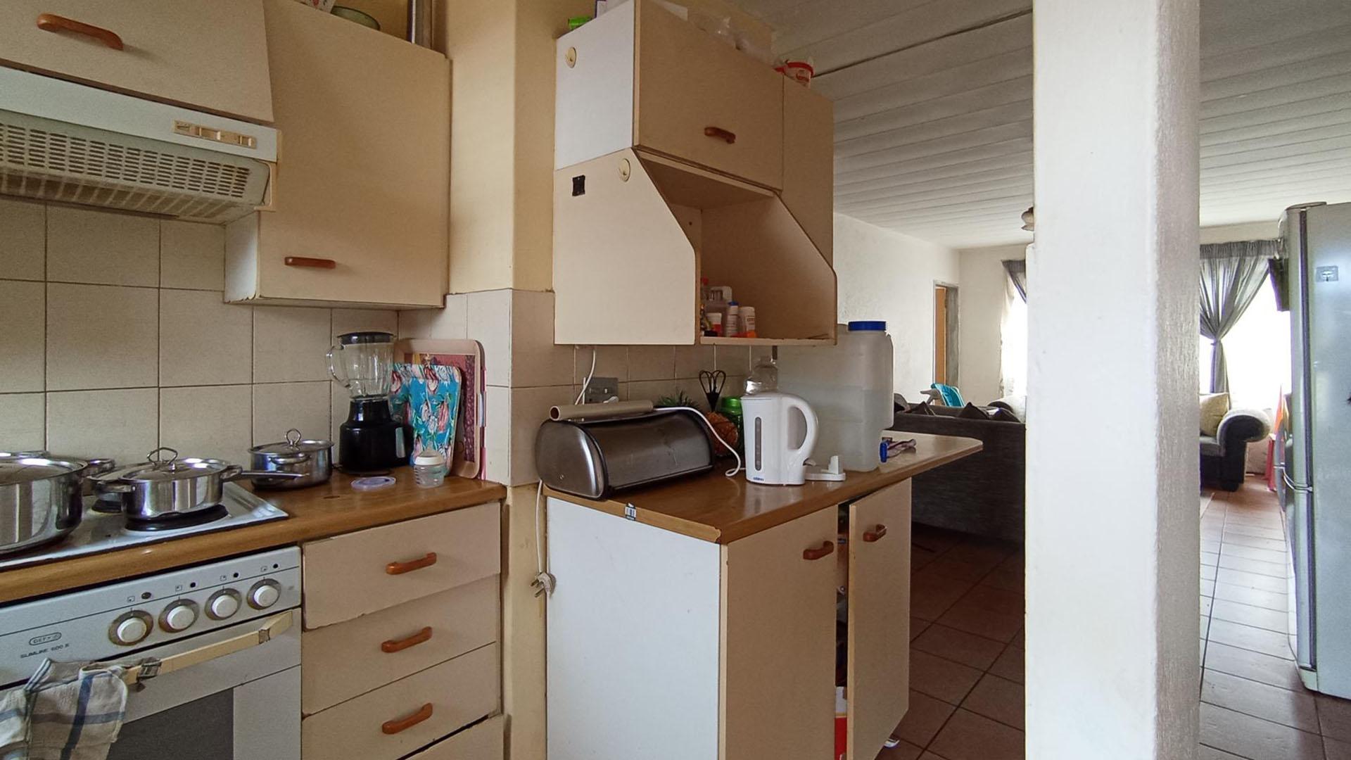 Kitchen - 15 square meters of property in Pretoria Gardens