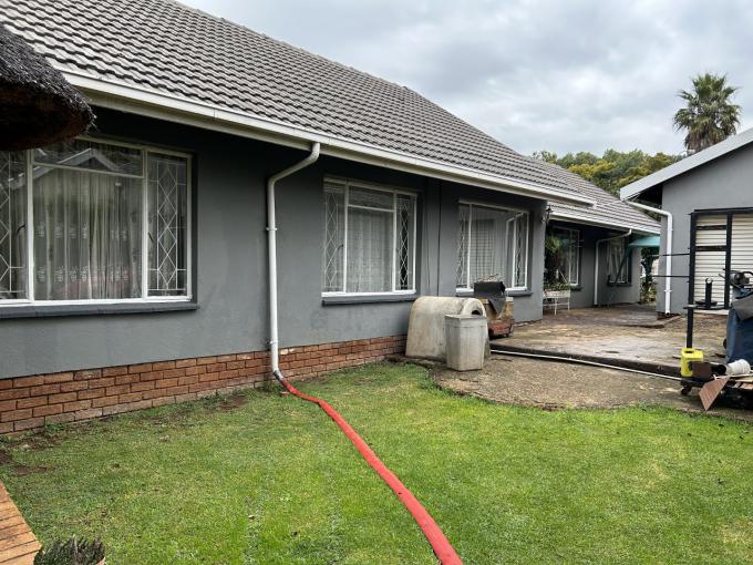 3 Bedroom House for Sale For Sale in Van Riebeeck Park - MR572259