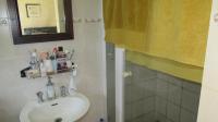 Main Bathroom - 3 square meters of property in Walkers Fruit Farms SH