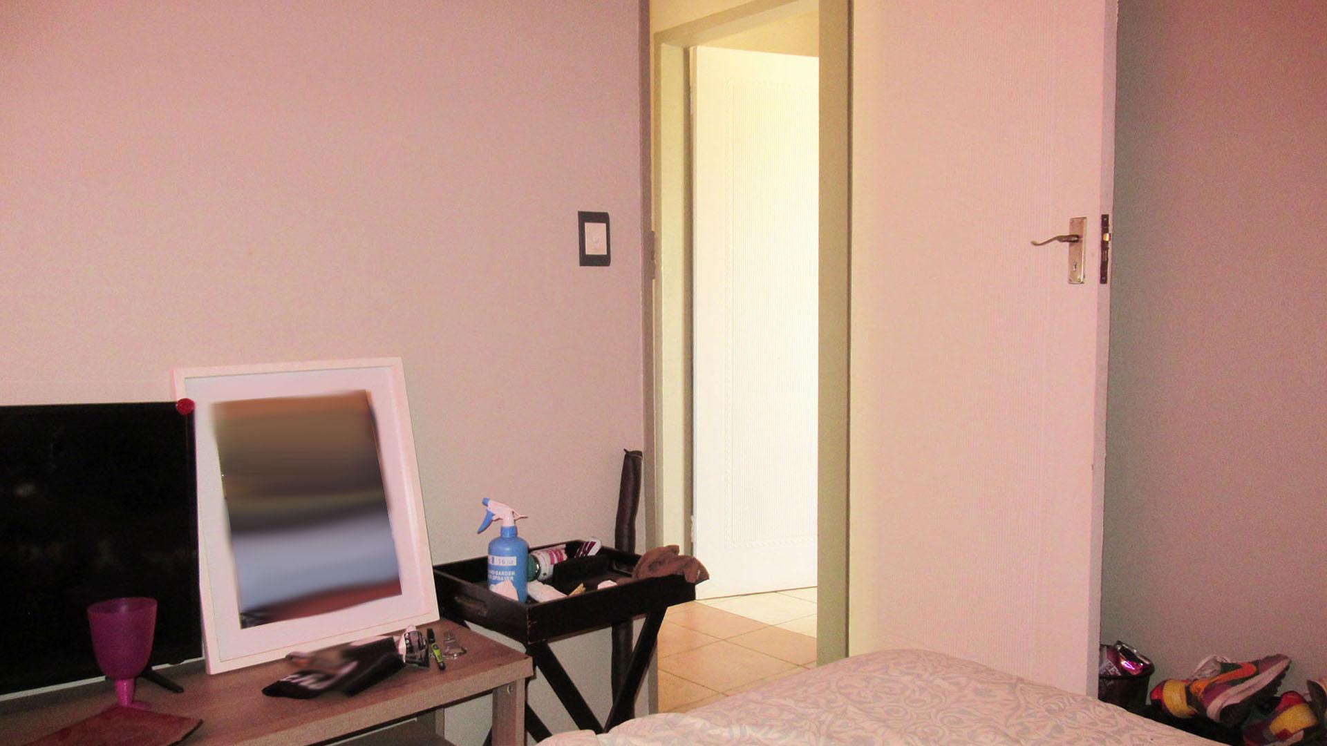 Bed Room 1 - 14 square meters of property in Meyerton