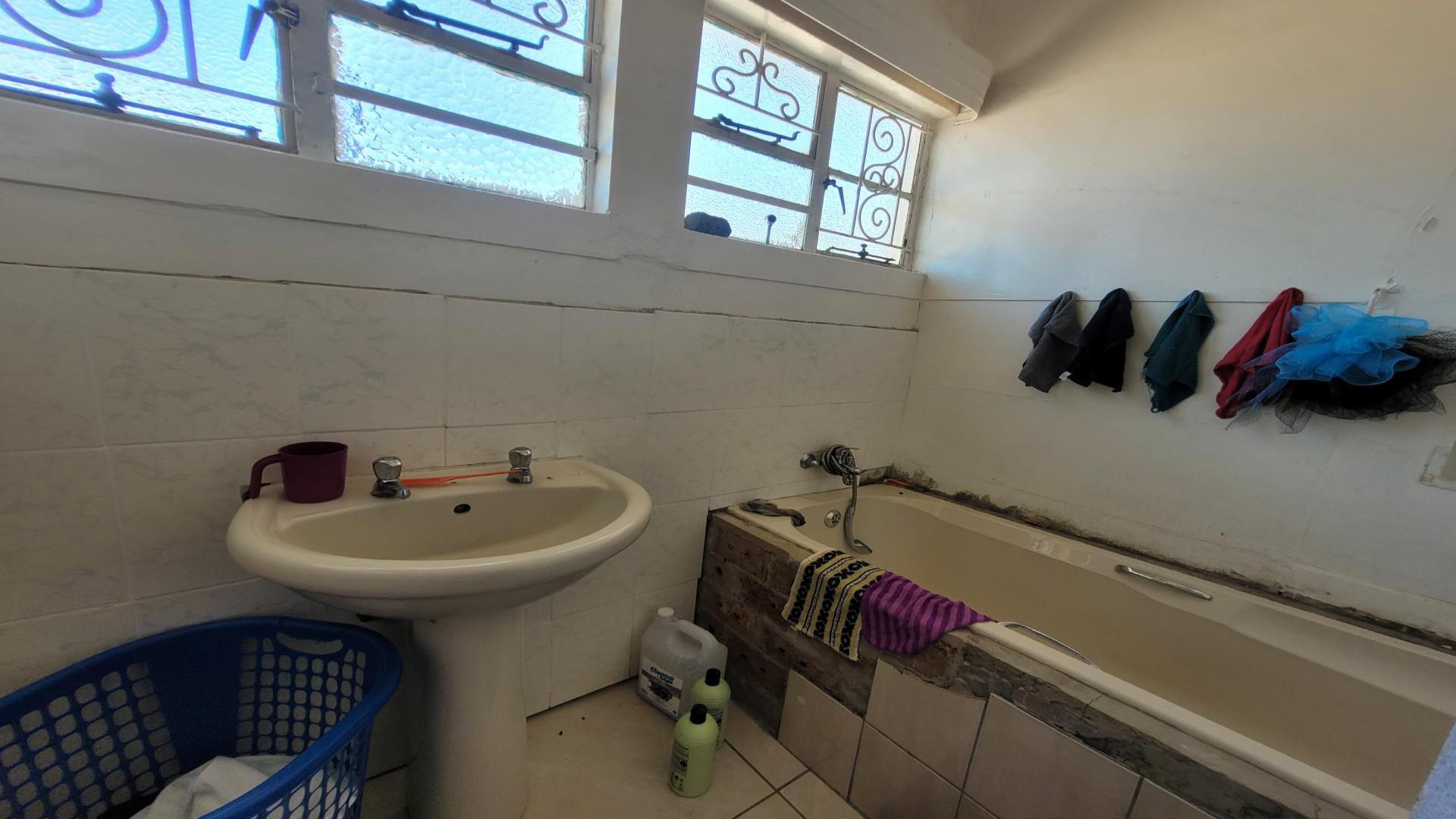 Bathroom 1 of property in Welkom