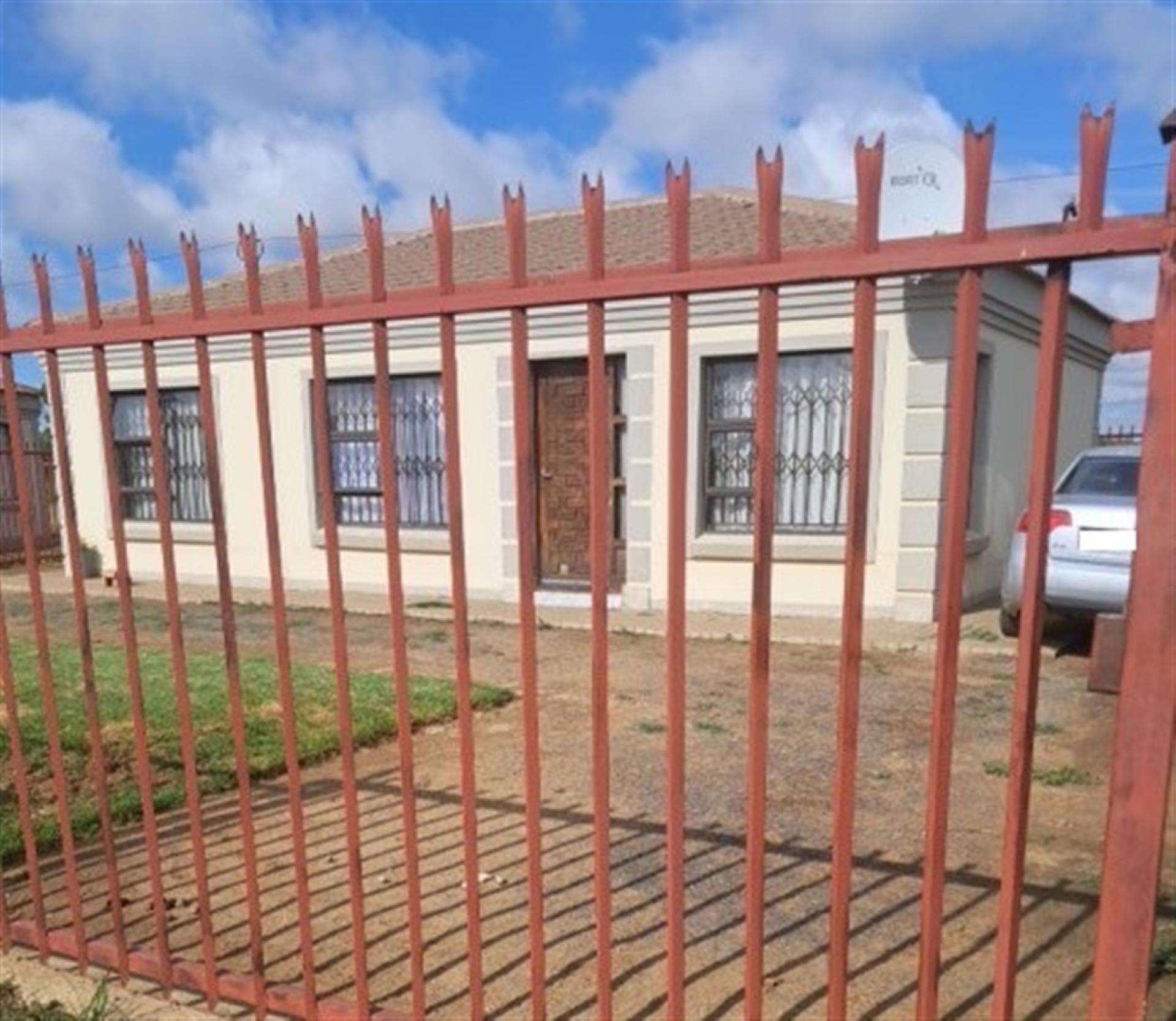 Front View of property in Heidedal
