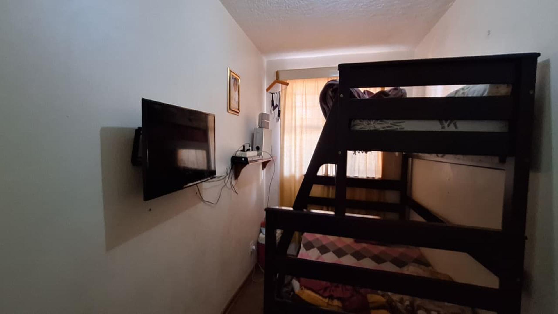 Bed Room 2 - 11 square meters of property in Kempton Park
