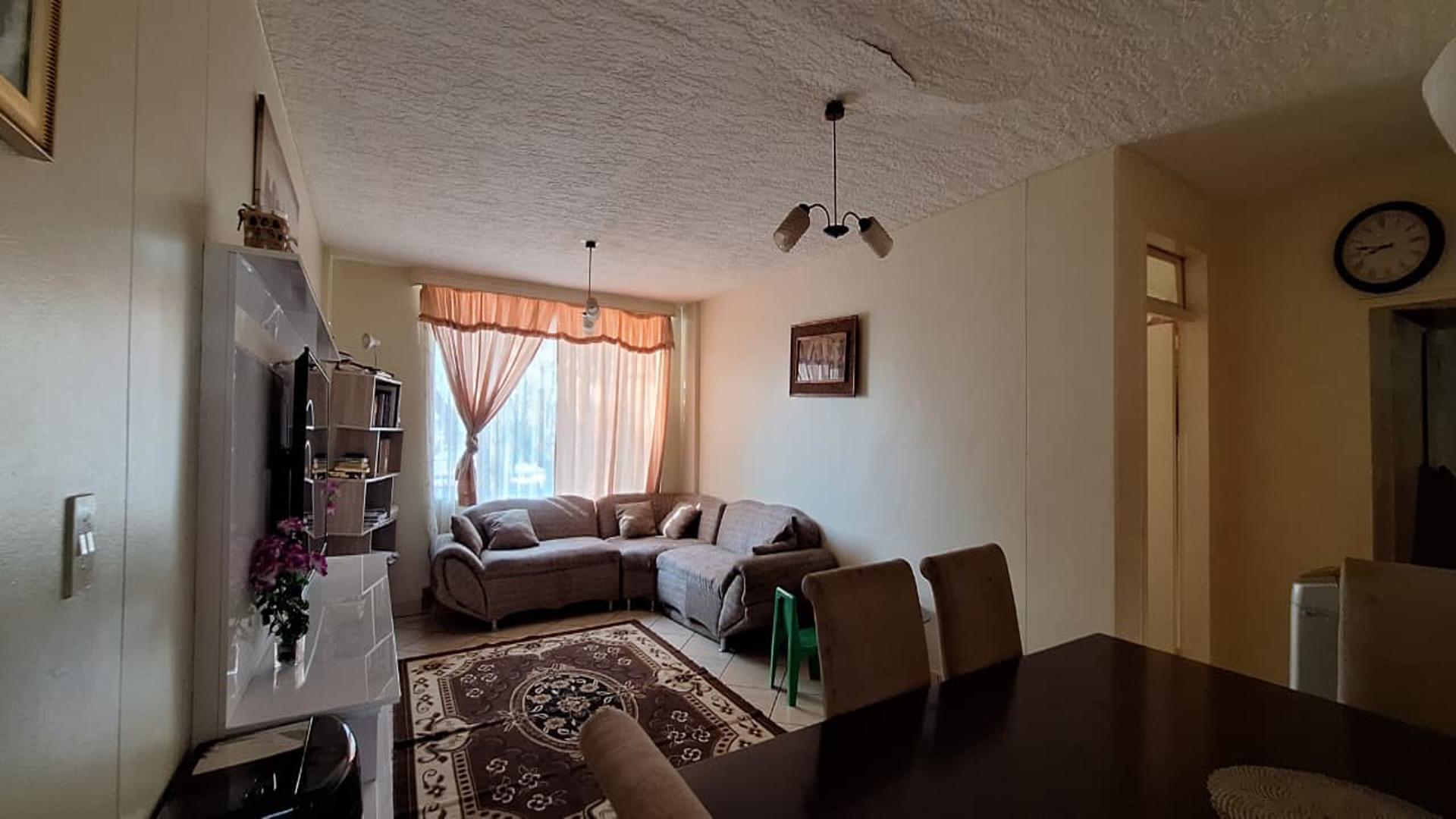 Lounges - 25 square meters of property in Kempton Park