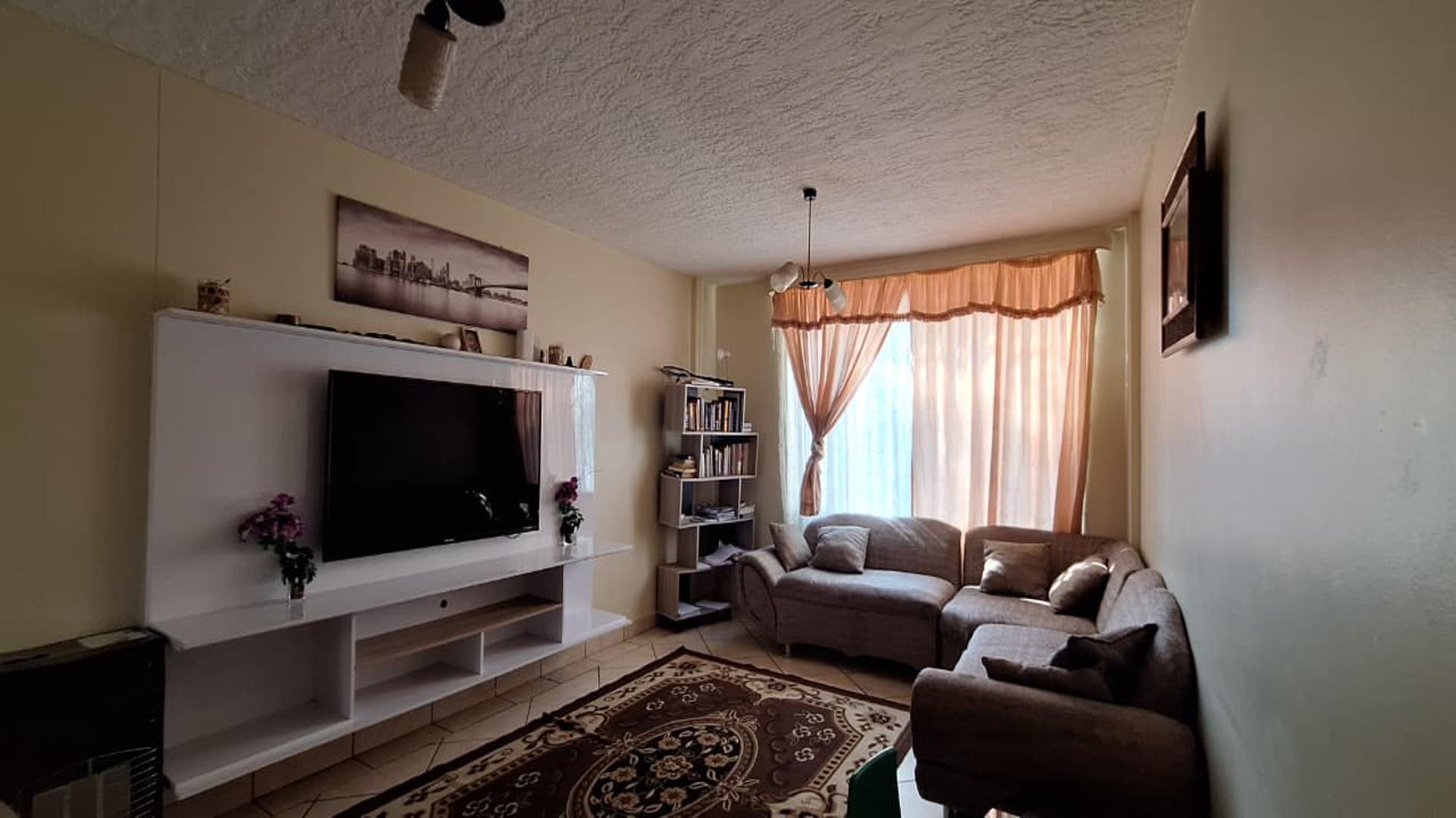 Lounges - 25 square meters of property in Kempton Park
