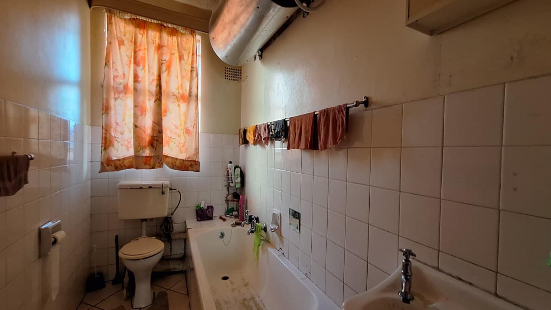 Bathroom 1 - 6 square meters of property in Kempton Park