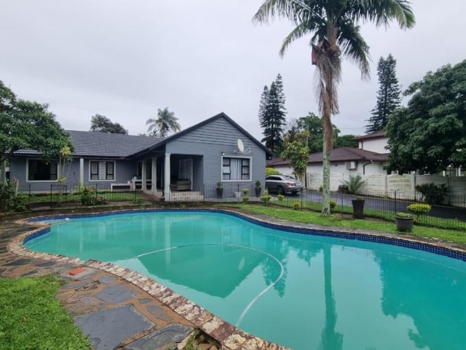 4 Bedroom House for Sale For Sale in Queensburgh MR572590