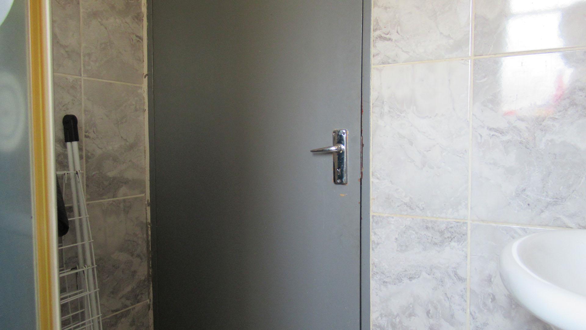 Bathroom 1 - 4 square meters of property in Jabulani