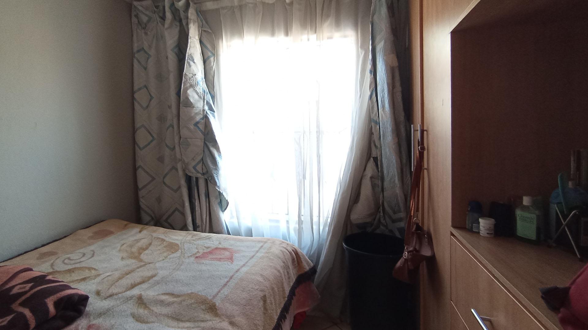Bed Room 1 - 8 square meters of property in Clayville