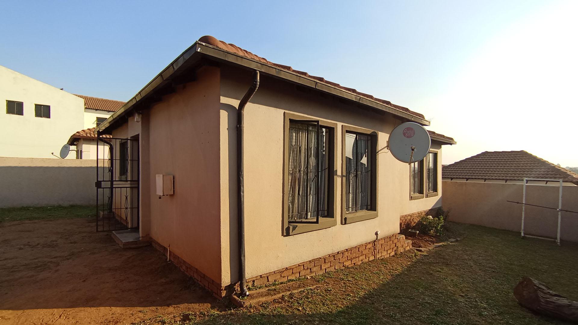 Front View of property in Clayville