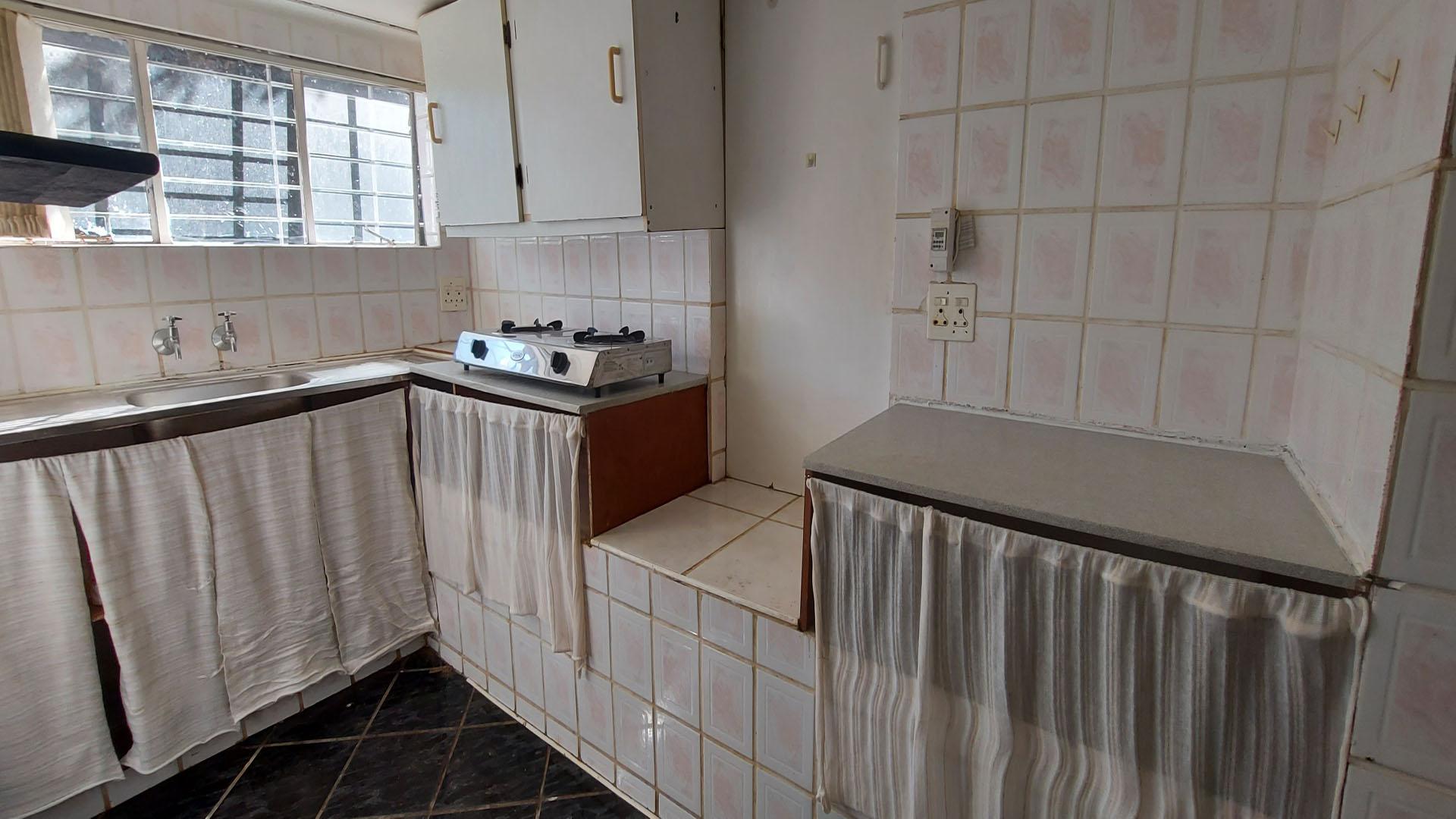 Kitchen of property in Sonheuwel