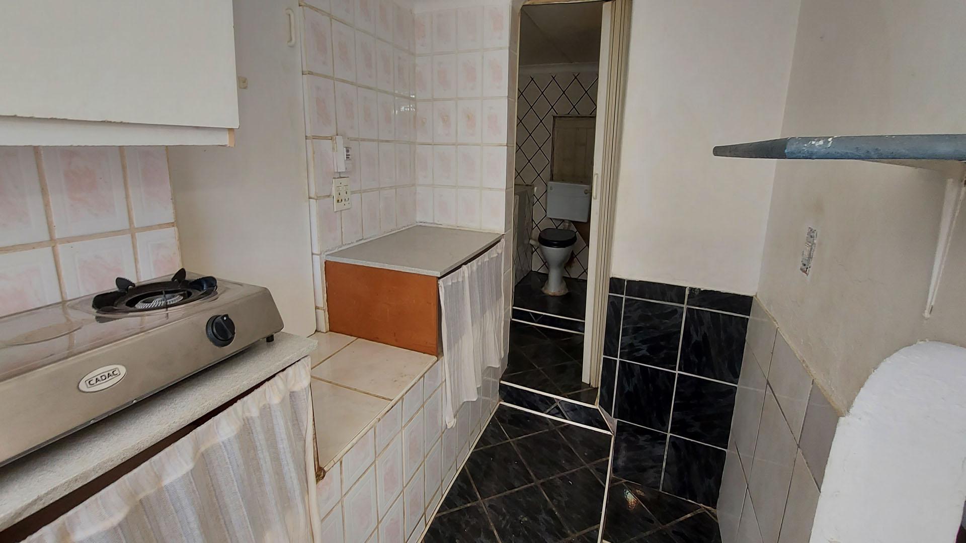 Kitchen of property in Sonheuwel