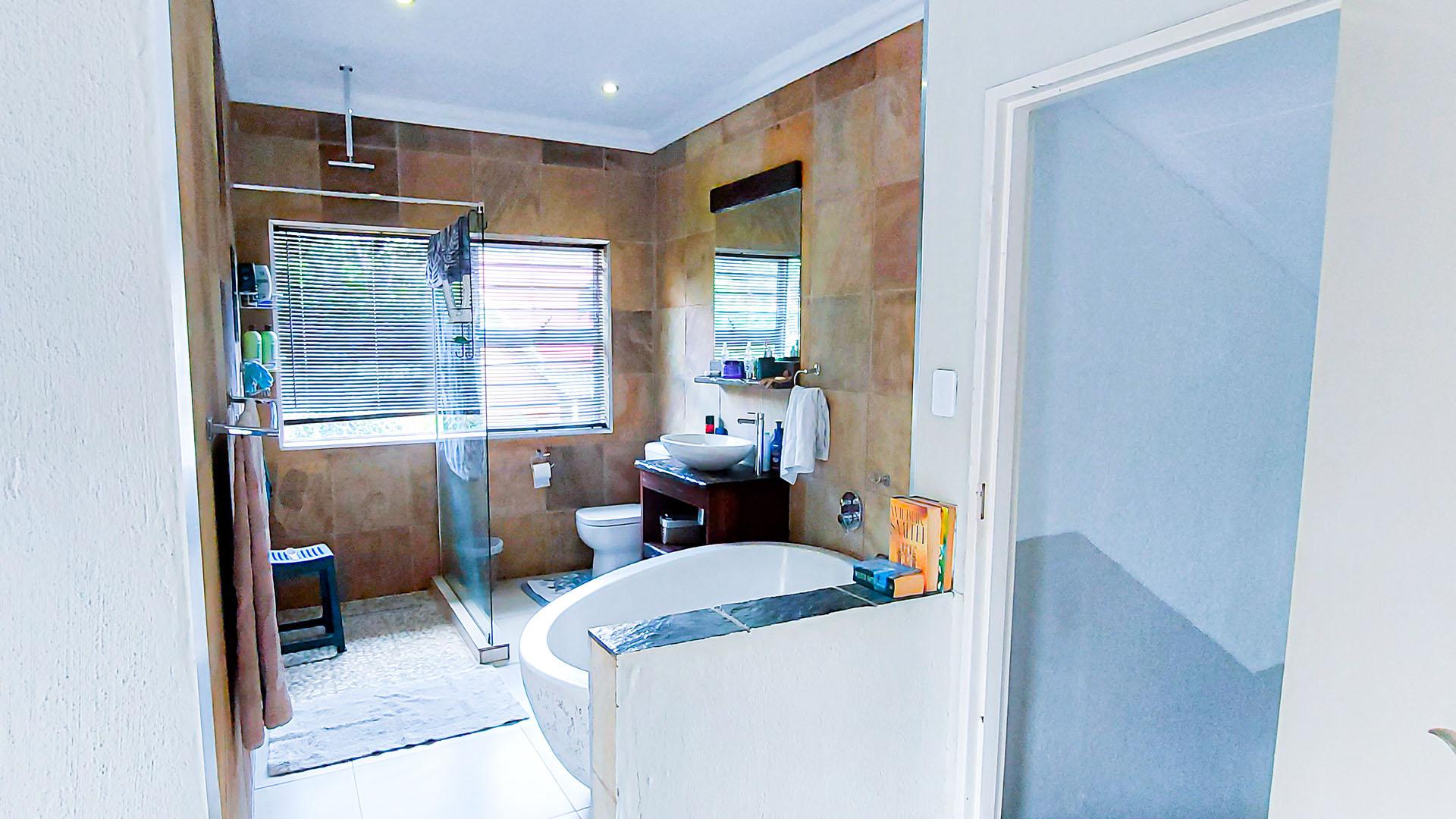 Main Bathroom of property in Sonheuwel