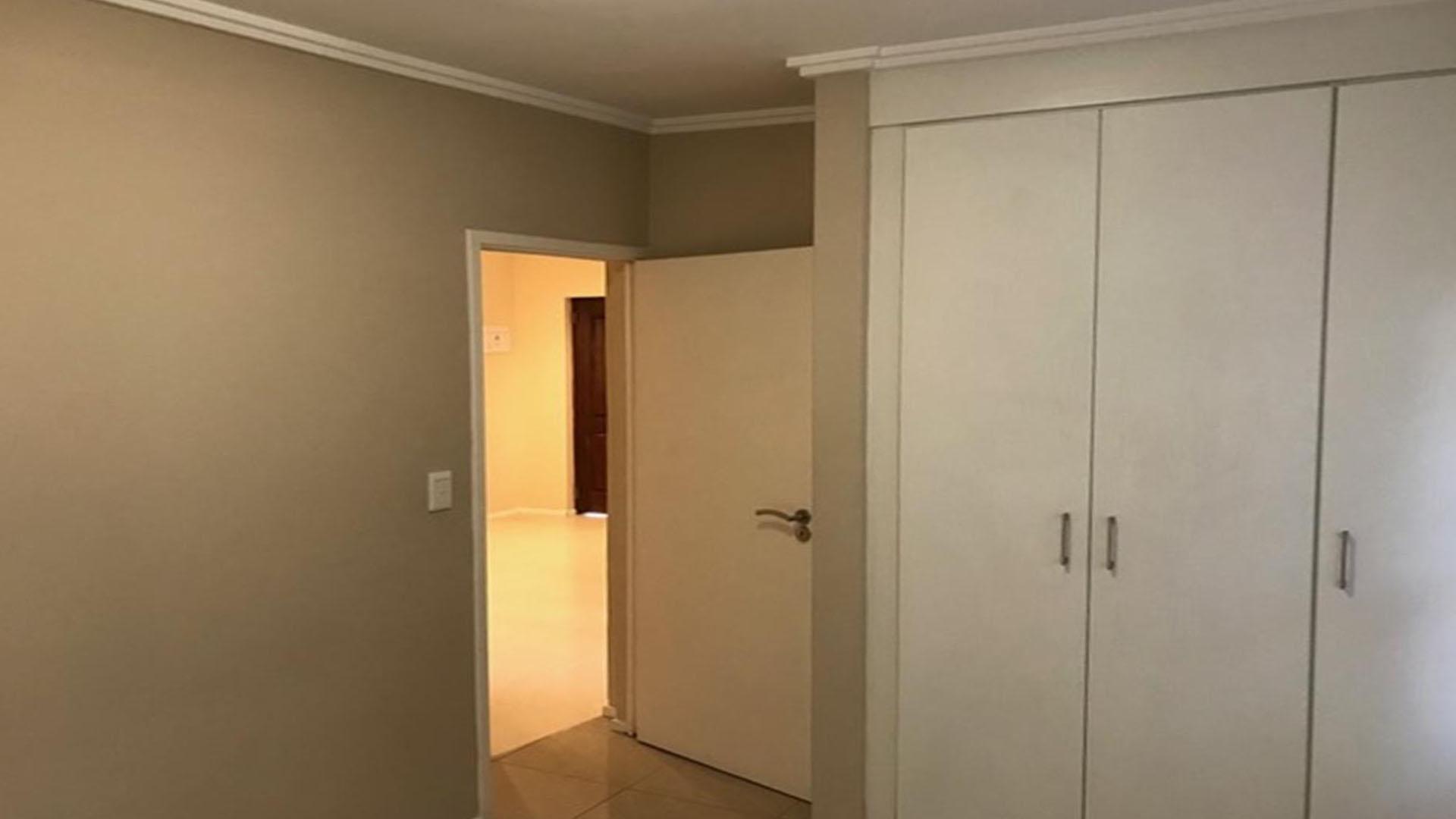 Main Bedroom - 13 square meters of property in Fourways