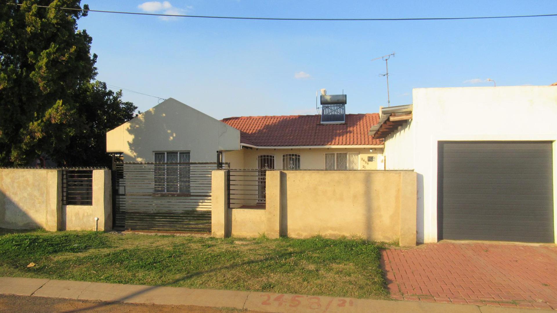 Front View of property in Lenasia South