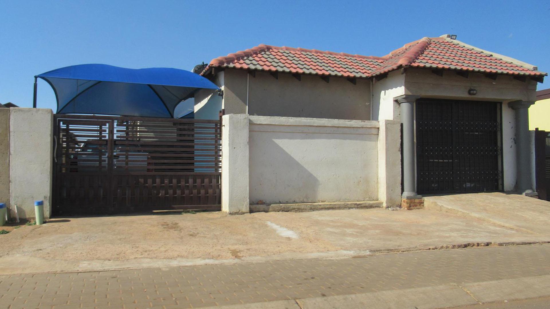 Front View of property in Alliance