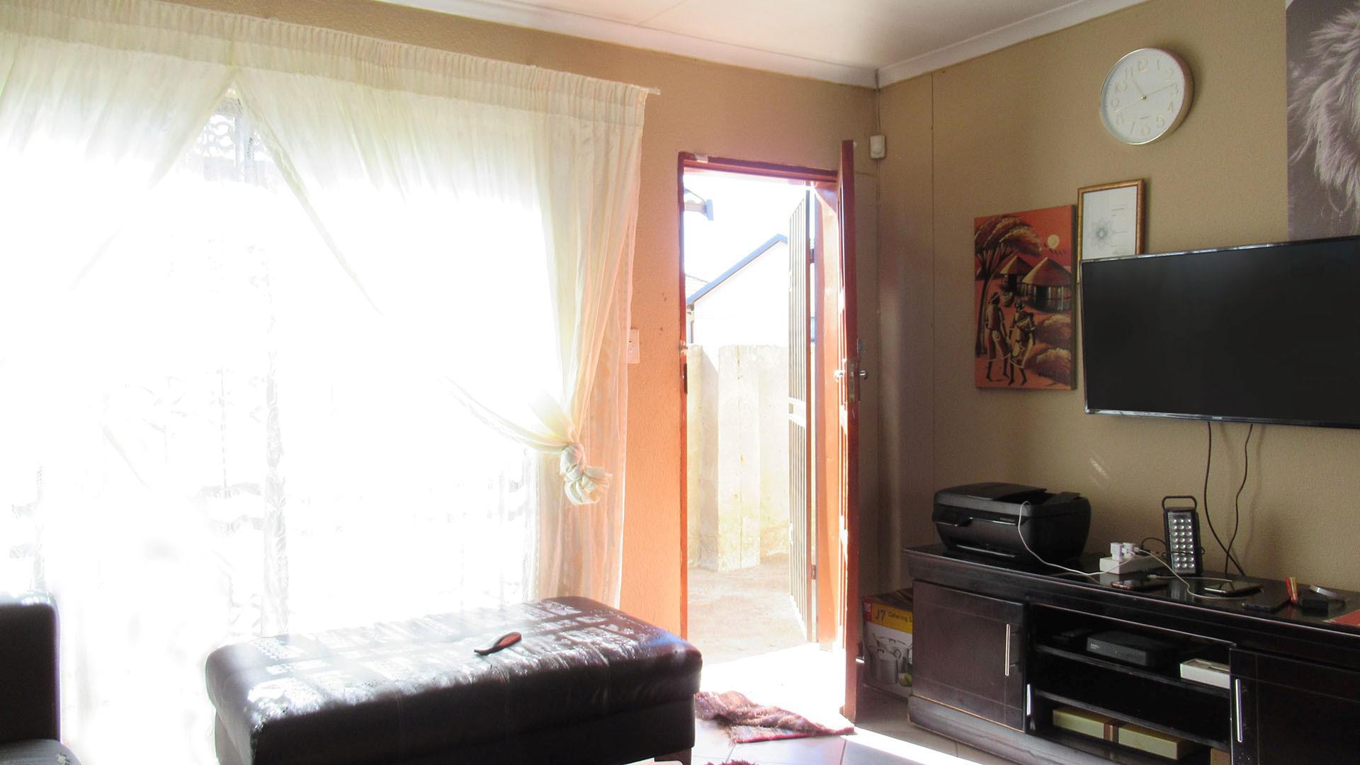 Lounges - 20 square meters of property in Alliance