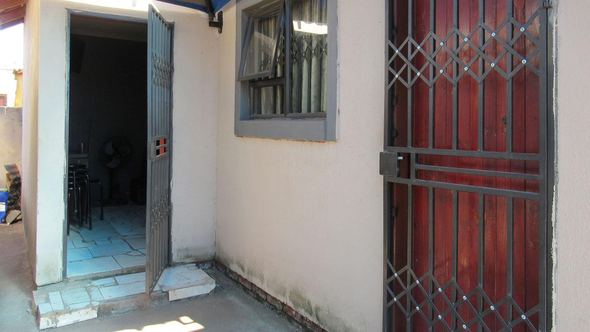 Front View of property in Alliance