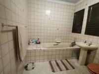 Bathroom 1 of property in Glen Marais