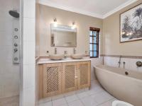Main Bathroom - 10 square meters of property in Parktown North