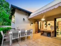 Patio - 55 square meters of property in Parktown North