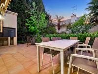 Patio - 55 square meters of property in Parktown North