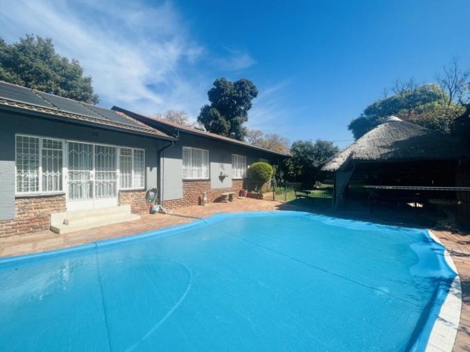 4 Bedroom House for Sale For Sale in Robindale MR573186