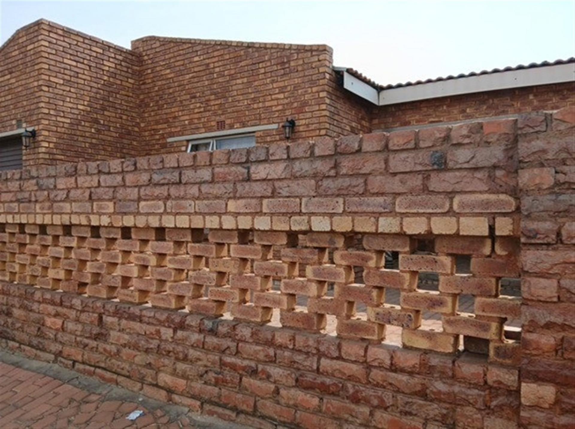 Front View of property in Kwa-Thema