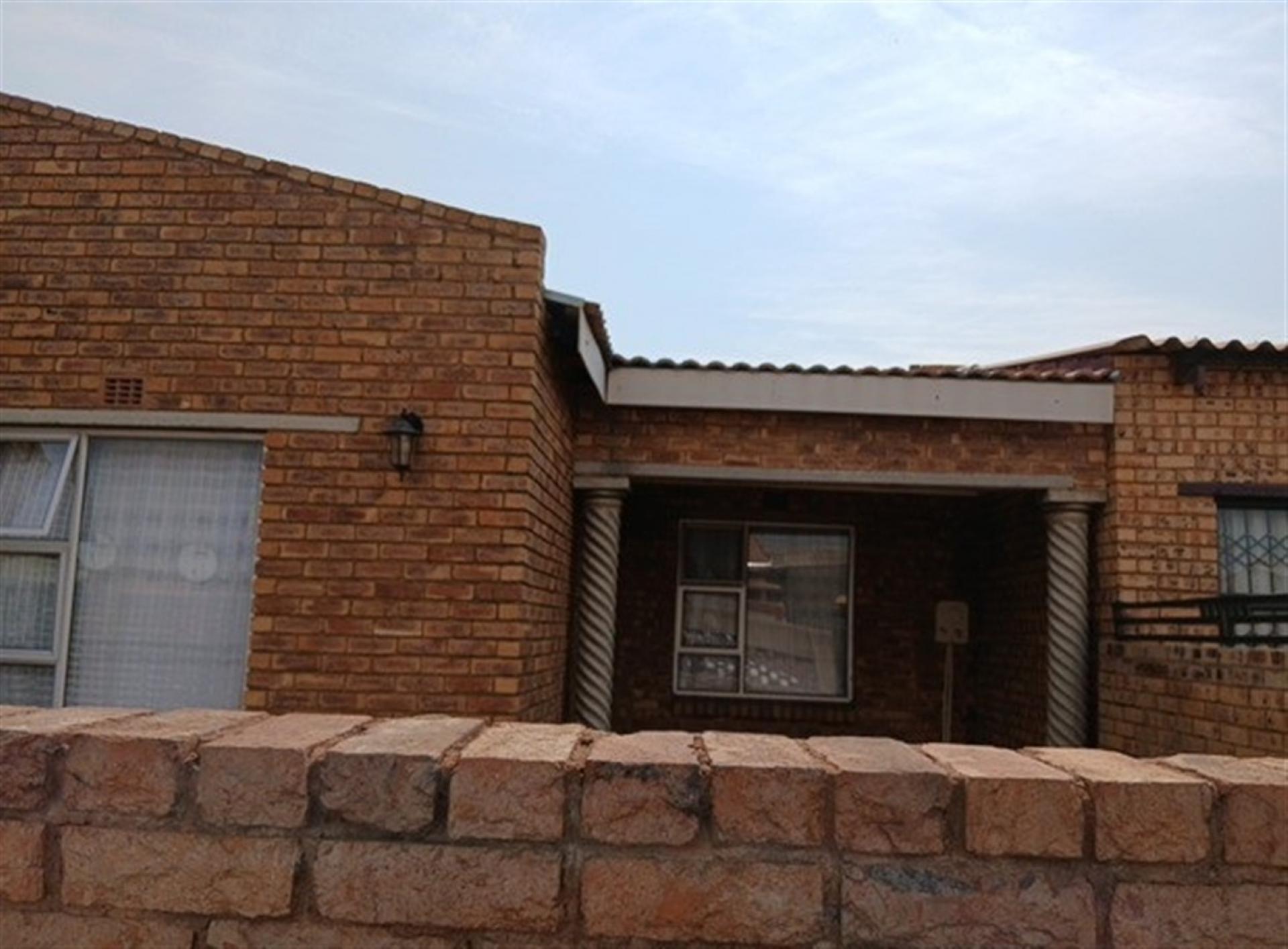 Front View of property in Kwa-Thema