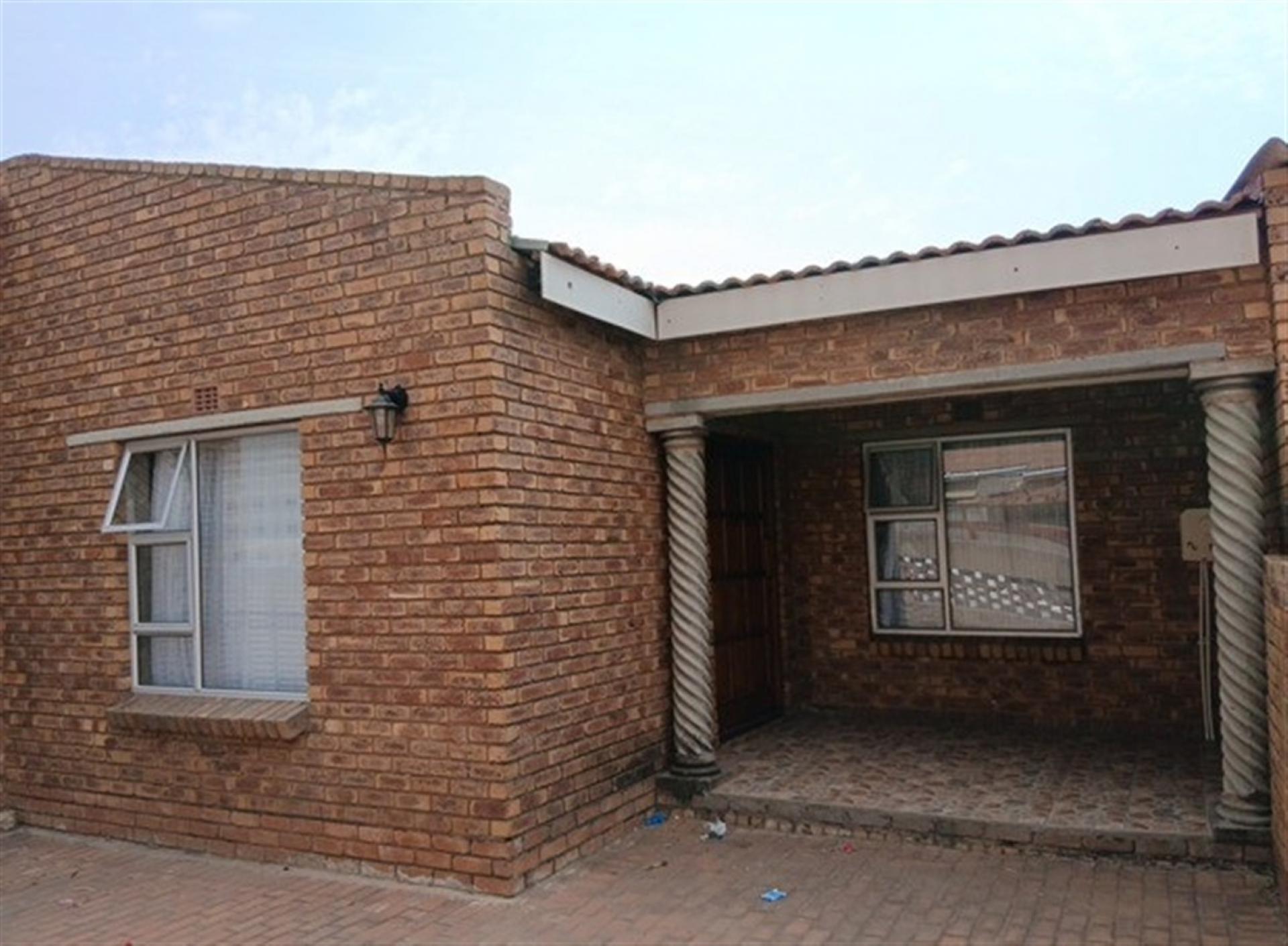 Front View of property in Kwa-Thema