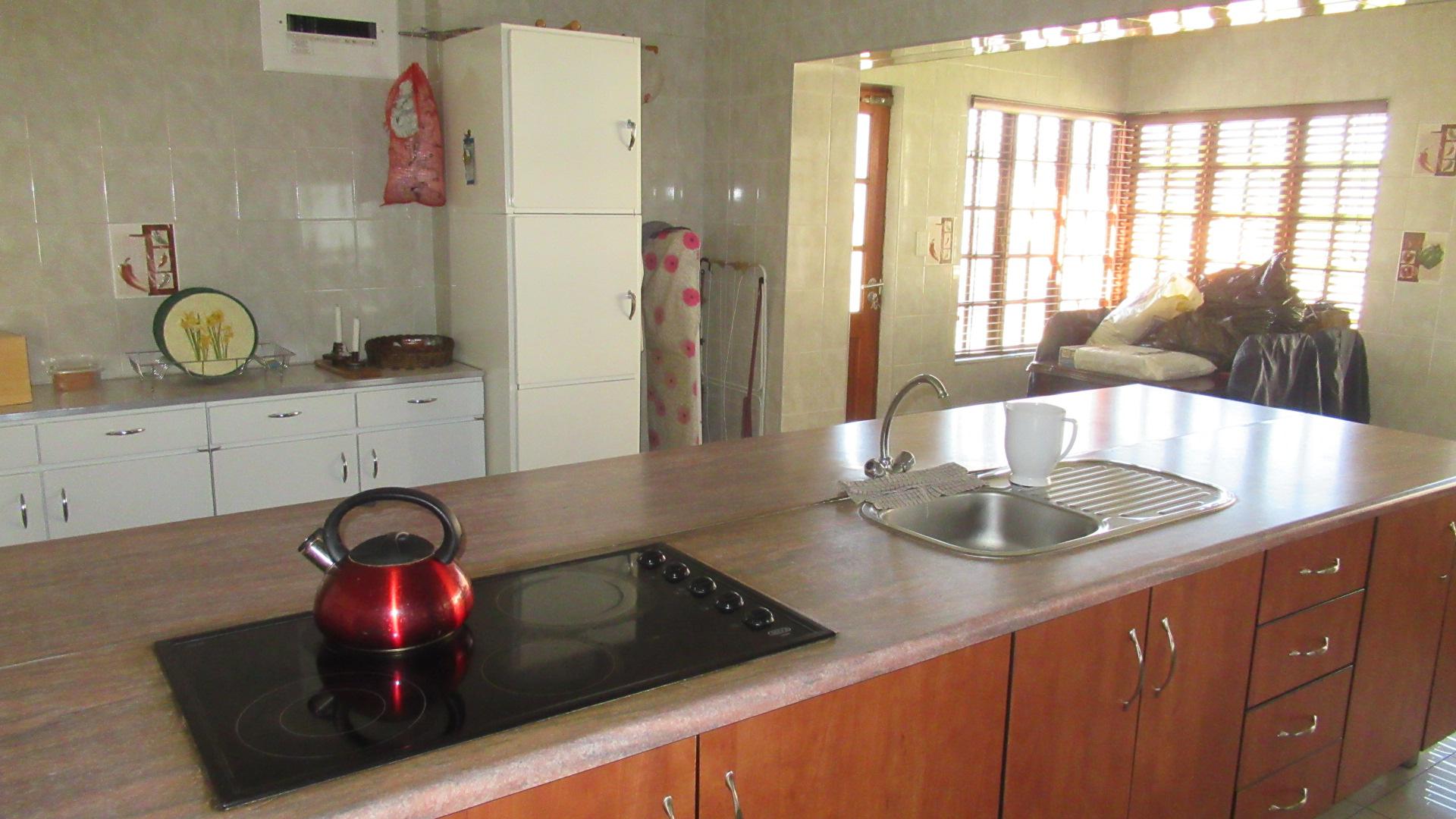 Kitchen - 27 square meters of property in Florida