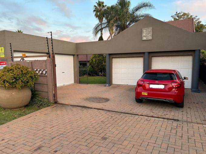 4 Bedroom House for Sale For Sale in Van Riebeeckpark - MR573298