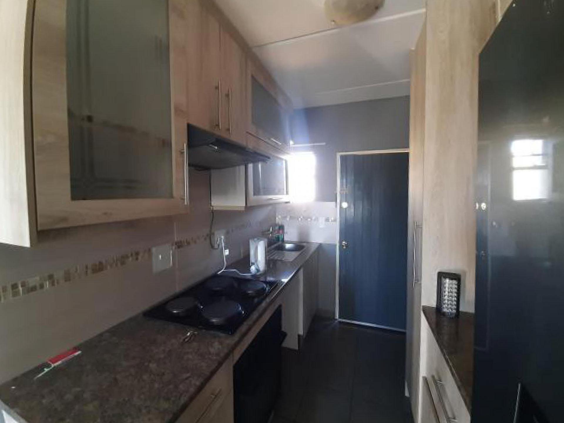 Kitchen - 5 square meters of property in Fleurhof