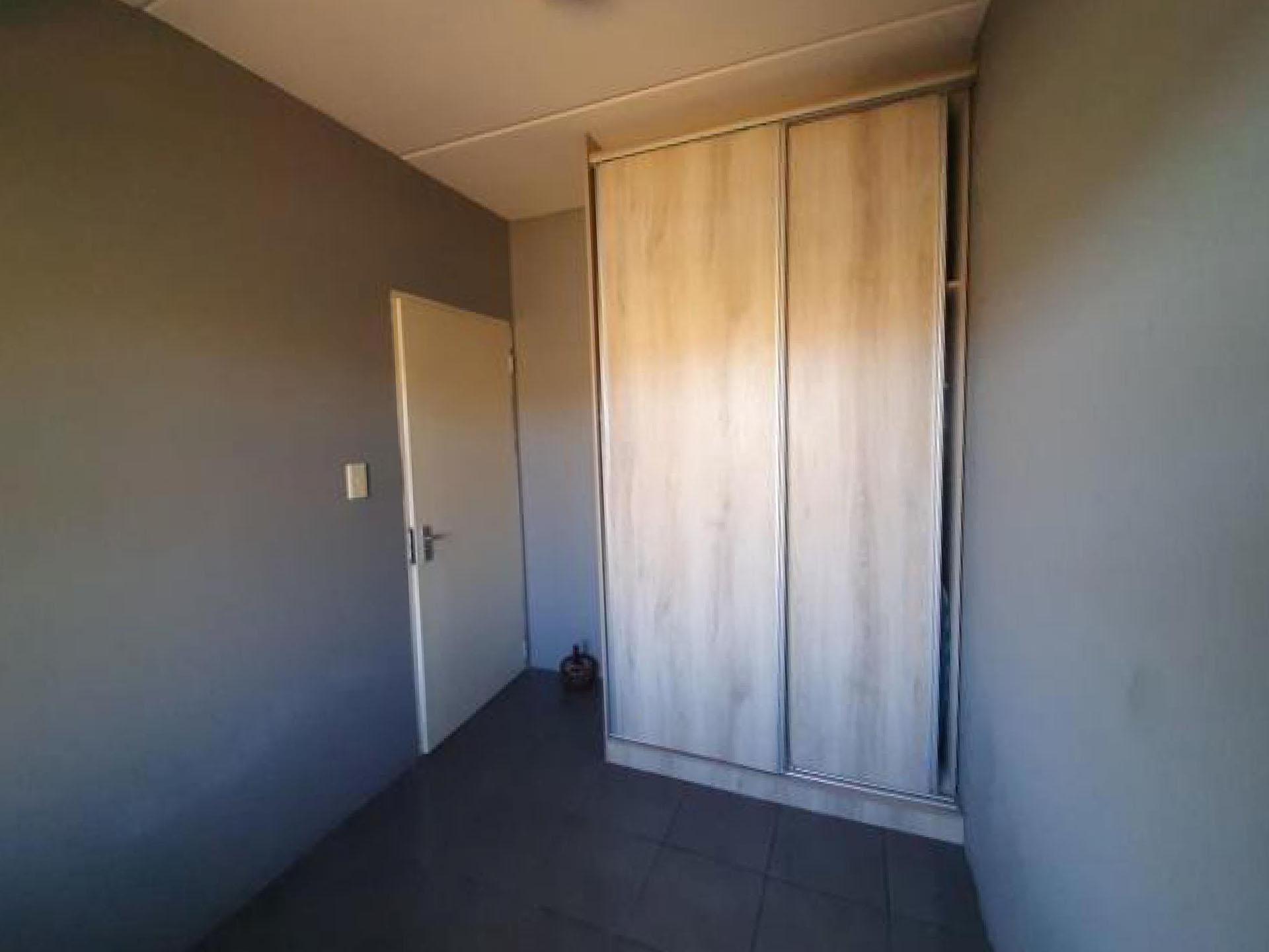 Bed Room 1 - 9 square meters of property in Fleurhof
