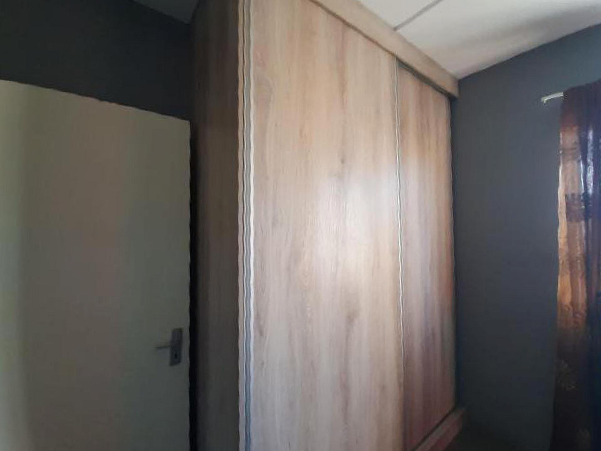 Bed Room 1 - 9 square meters of property in Fleurhof