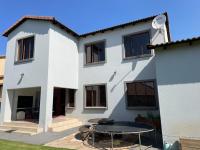 3 Bedroom 3 Bathroom House for Sale for sale in Rua Vista