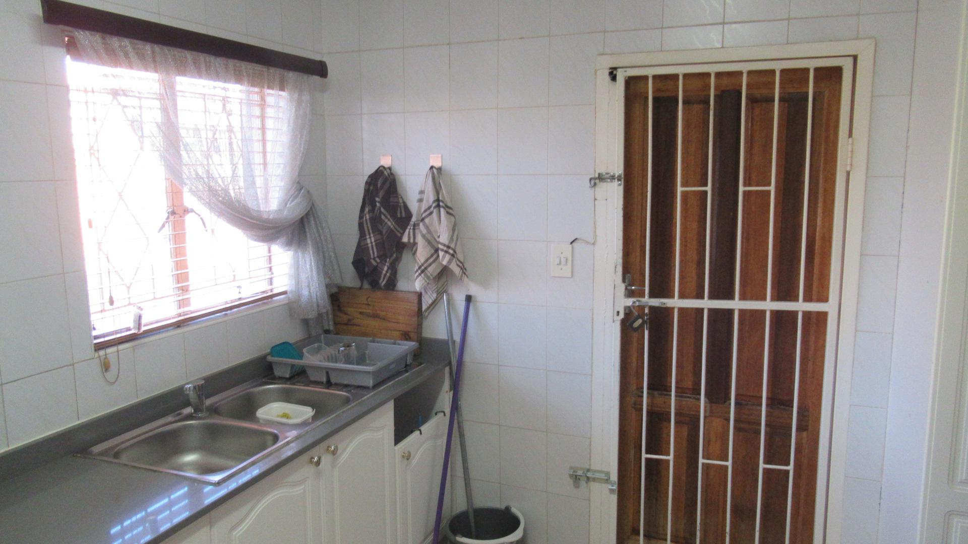 Kitchen - 31 square meters of property in Mindalore